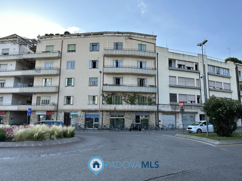 Immobile in esclusiva al Gruppo Padova MLS

PADOVA Piazzale San Giovanni/via Sorio: In posizione ...
