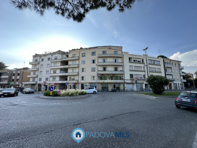 Immobile in esclusiva al Gruppo Padova MLS

PADOVA Piazzale San Giovanni/via Sorio: In posizione ...