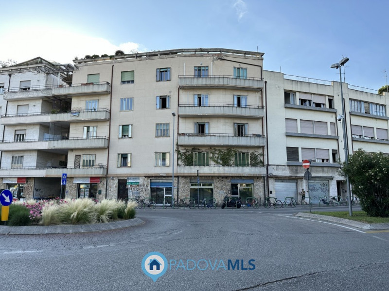 Immobile in esclusiva al Gruppo Padova MLS

PADOVA Piazzale San Giovanni/via Sorio: In posizione ...