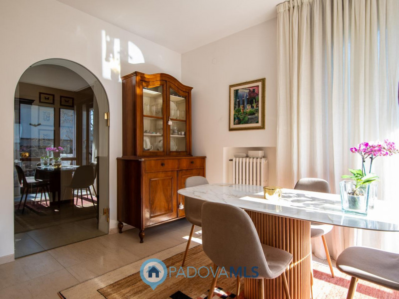 Immobile in esclusiva al Gruppo Padova MLS
Proponiamo mezza bifamiliare che rappresenta una combi...