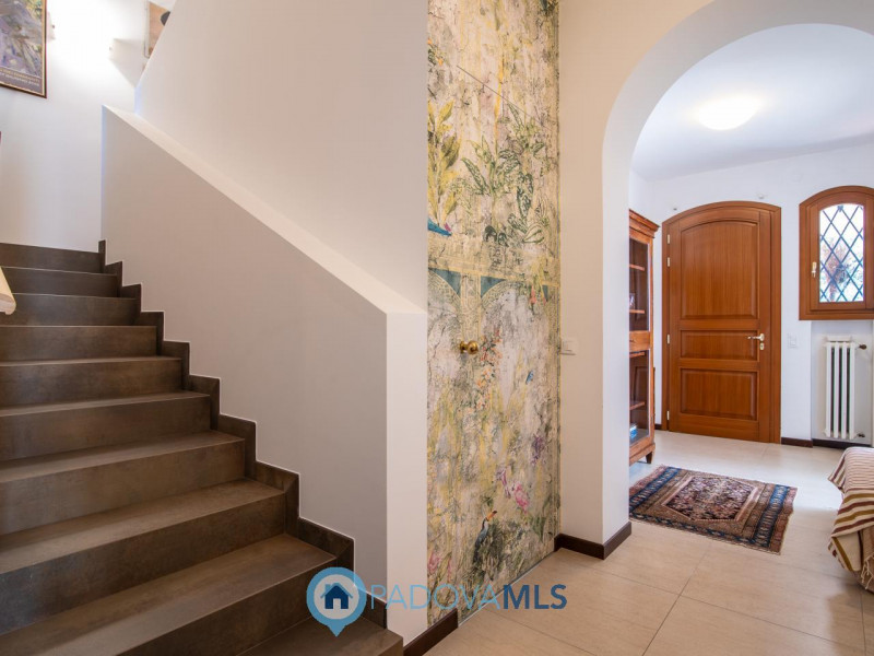 Immobile in esclusiva al Gruppo Padova MLS
Proponiamo mezza bifamiliare che rappresenta una combi...