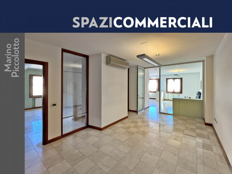 Rif. V5308 - Ufficio in vendita ad Asolo, situato in posizione strategica ben servita e con affac...