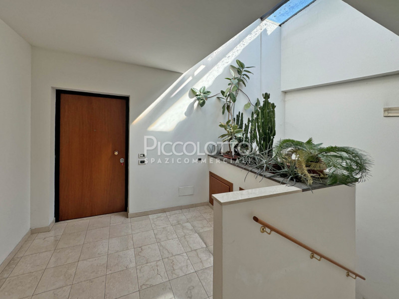 Rif. V5308 - Ufficio in vendita ad Asolo, situato in posizione strategica ben servita e con affac...