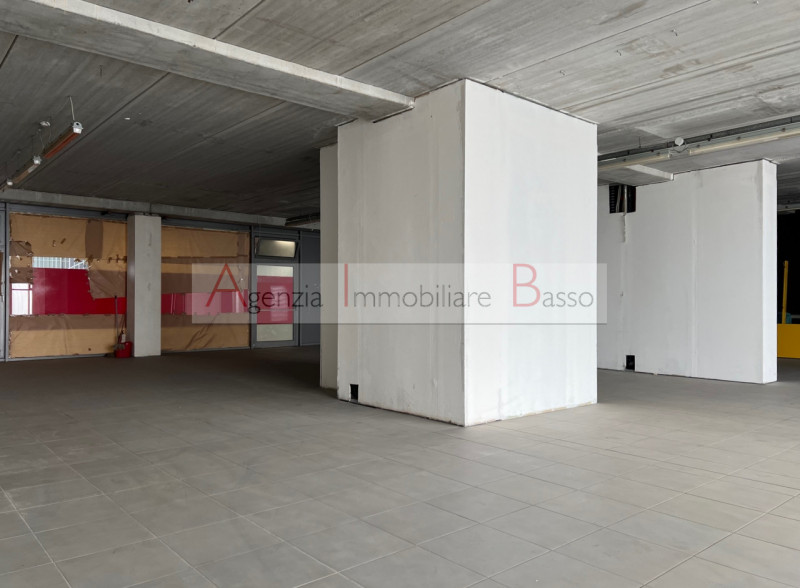 LOREGGIA. CENTRO 307. Proponiamo ampio ufficio di totali mq 310. L'ufficio può essere anche divis...