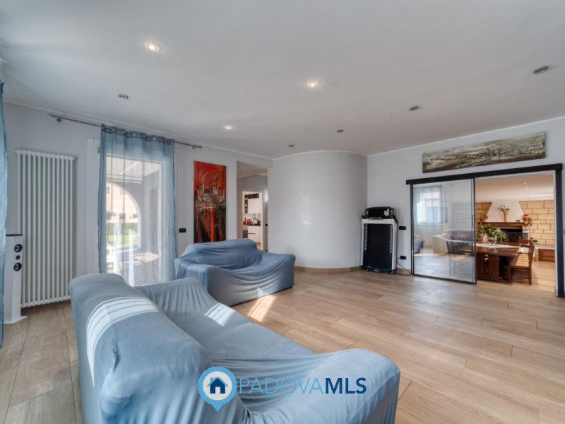 Immobile in esclusiva al Gruppo Padova MLS

PERAROLO DI VIGONZA Signorile VILLA SINGOLA immersa n...