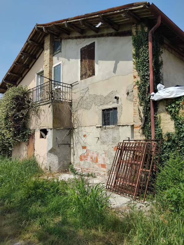 VICENZA - STRADA DI SAVIABONA: un'opportunità unica per investitori e sviluppatori! Vendesi inter...