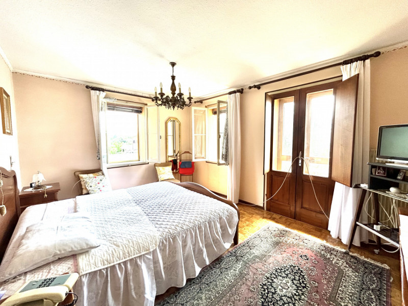 Splendida bifamiliare situata nel cuore di Cappella Maggiore. Questo immobile, con i suoi generos...