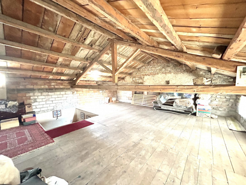 Splendida bifamiliare situata nel cuore di Cappella Maggiore. Questo immobile, con i suoi generos...