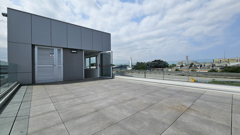 PADOVA - zona est: scopri questo ampio ufficio di 208 mq situato nella zona est di Padova, dispon...