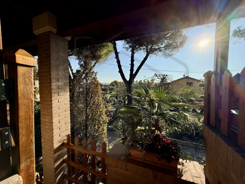 MONTEGROTTO TERME – Immersa nel verde e nella tranquillità del rinomato comune di Montegrotto Ter...