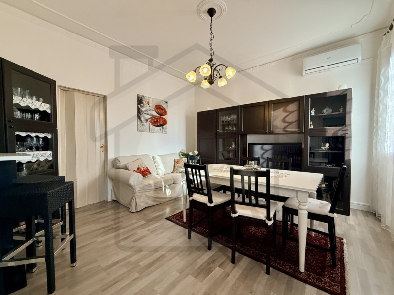 MONTEGROTTO TERME – Immersa nel verde e nella tranquillità del rinomato comune di Montegrotto Ter...