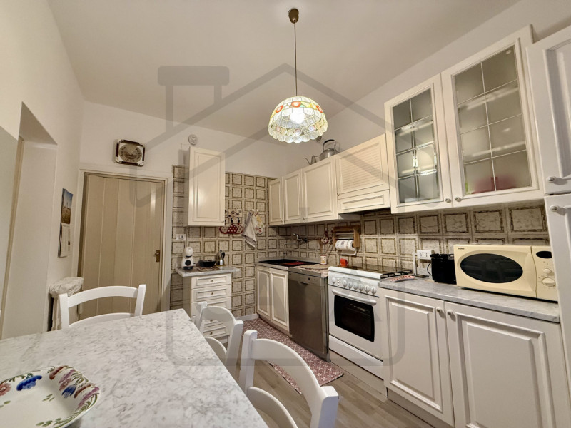 MONTEGROTTO TERME – Immersa nel verde e nella tranquillità del rinomato comune di Montegrotto Ter...