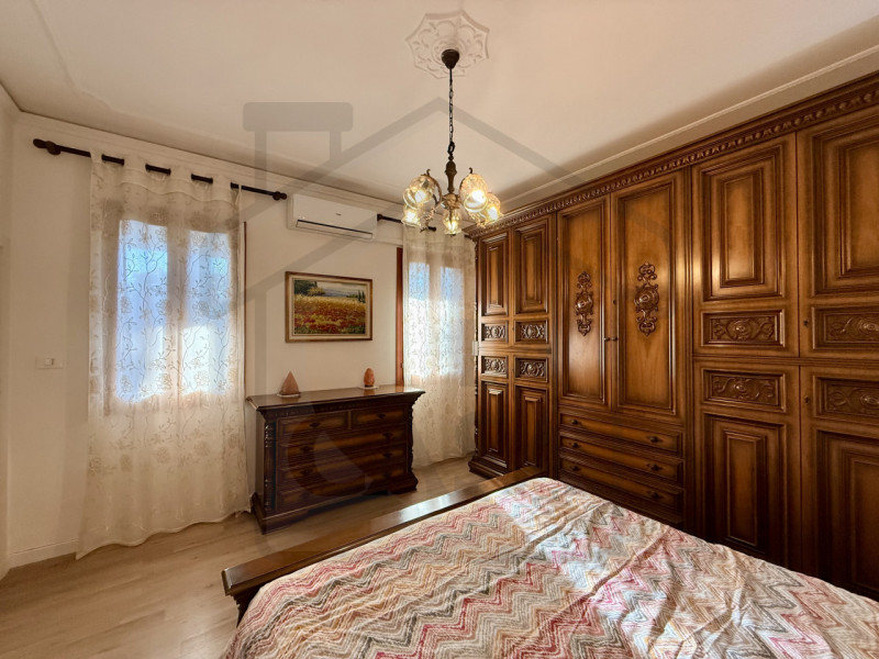 MONTEGROTTO TERME – Immersa nel verde e nella tranquillità del rinomato comune di Montegrotto Ter...