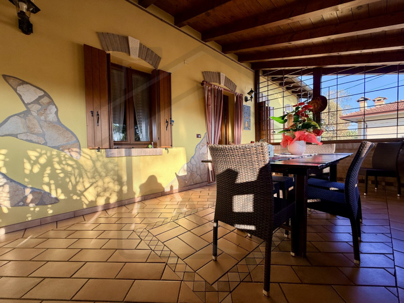 MONTEGROTTO TERME – Immersa nel verde e nella tranquillità del rinomato comune di Montegrotto Ter...