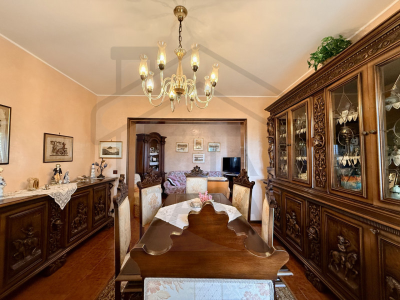 MONTEGROTTO TERME – Immersa nel verde e nella tranquillità del rinomato comune di Montegrotto Ter...