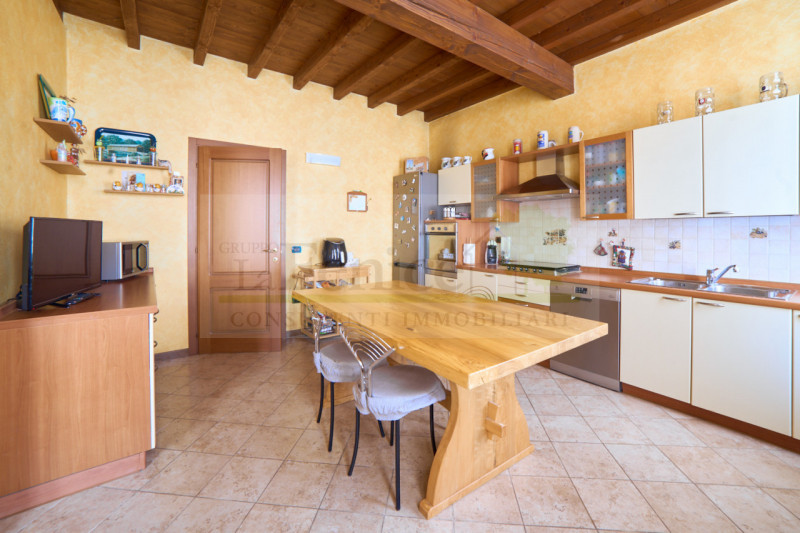 Ampio Appartamento Pentalocale in Vendita a Castel Goffredo - https://images.gestionaleimmobiliare.it/foto/annunci/250611/4535745/800x800/010__-_vb_06928_-_web_wmk_0.jpg 