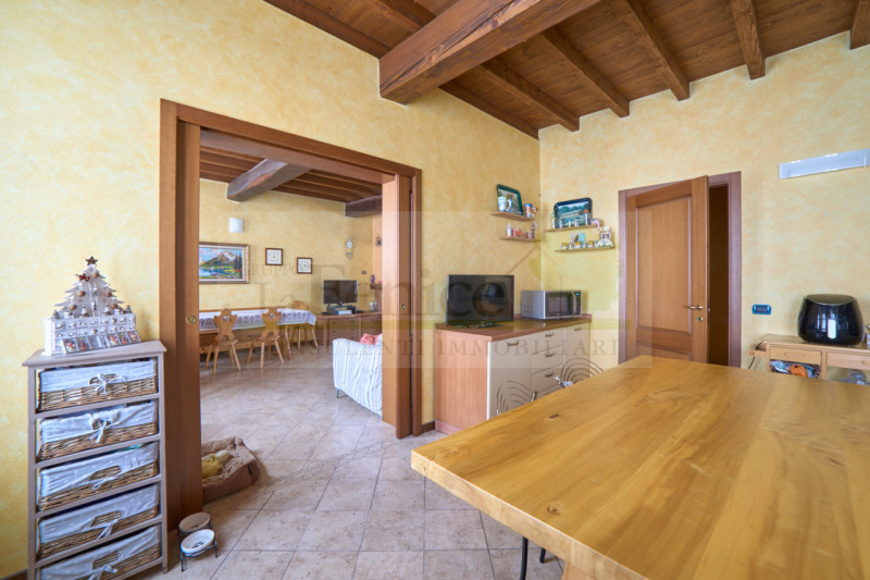 Ampio Appartamento Pentalocale in Vendita a Castel Goffredo - https://images.gestionaleimmobiliare.it/foto/annunci/250611/4535745/800x800/011___vb_06930_-_web_wmk_0.jpg 