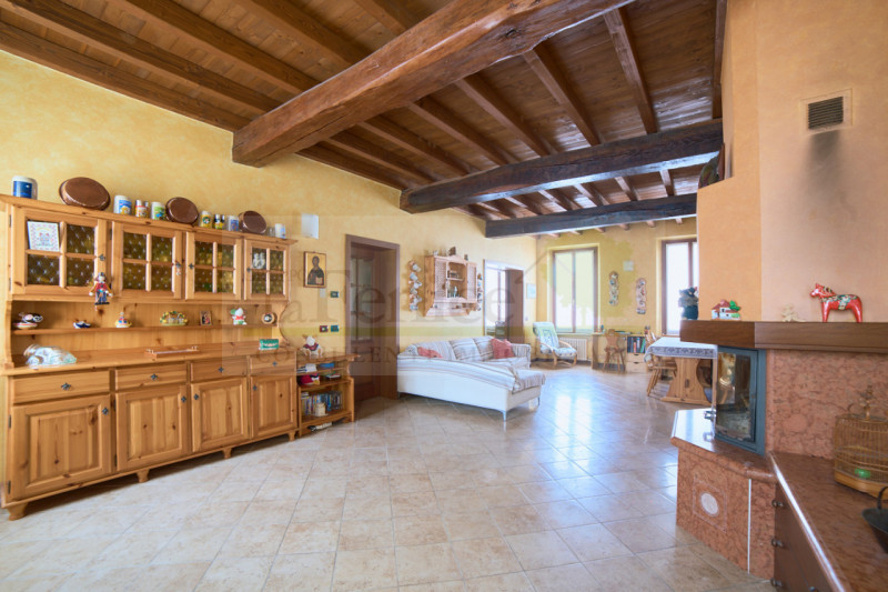 Ampio Appartamento Pentalocale in Vendita a Castel Goffredo - https://images.gestionaleimmobiliare.it/foto/annunci/250611/4535745/800x800/016__vb_06944_-_web_1_wmk_0.jpg 