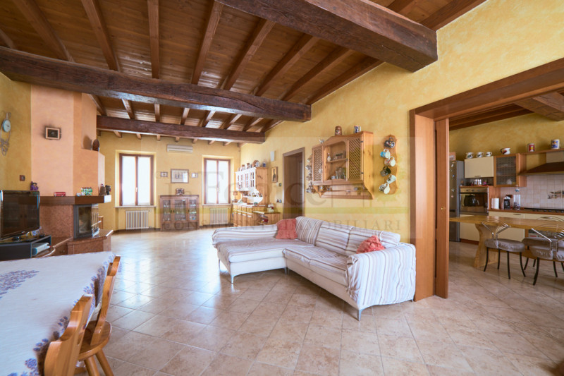 Ampio Appartamento Pentalocale in Vendita a Castel Goffredo - https://images.gestionaleimmobiliare.it/foto/annunci/250611/4535745/800x800/018__-_vb_06957_-_web_wmk_0.jpg 