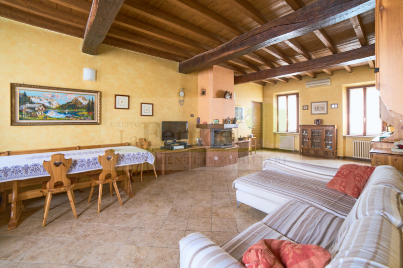 Ampio Appartamento Pentalocale in Vendita a Castel Goffredo - https://images.gestionaleimmobiliare.it/foto/annunci/250611/4535745/800x800/020___vb_06964_-_web_wmk_0.jpg 