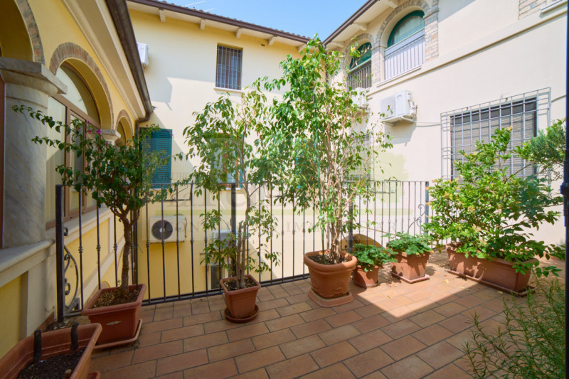 Ampio Appartamento Pentalocale in Vendita a Castel Goffredo - https://images.gestionaleimmobiliare.it/foto/annunci/250611/4535745/800x800/025__Terrazzo_-_web_wmk_0.jpg 
