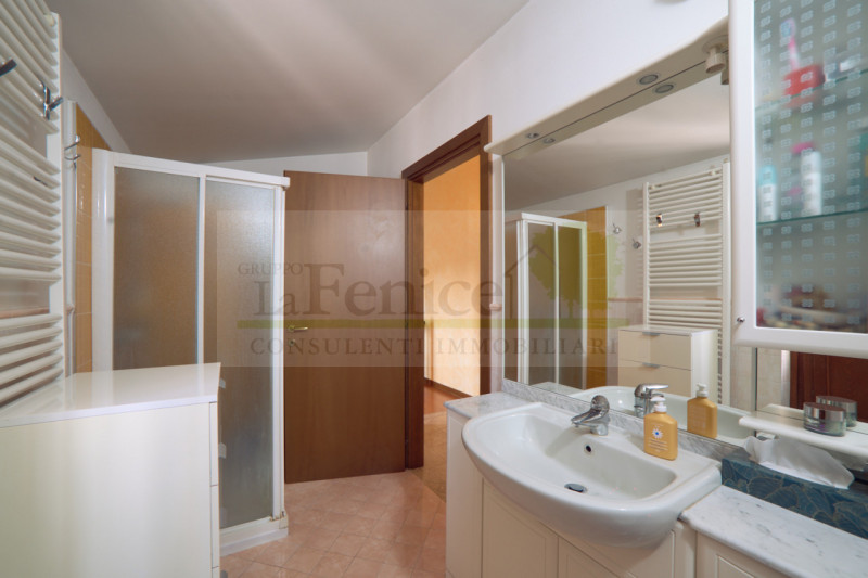 Ampio Appartamento Pentalocale in Vendita a Castel Goffredo - https://images.gestionaleimmobiliare.it/foto/annunci/250611/4535745/800x800/026__castel_goffredo_-_vb_06870_-_web_wmk_0.jpg 