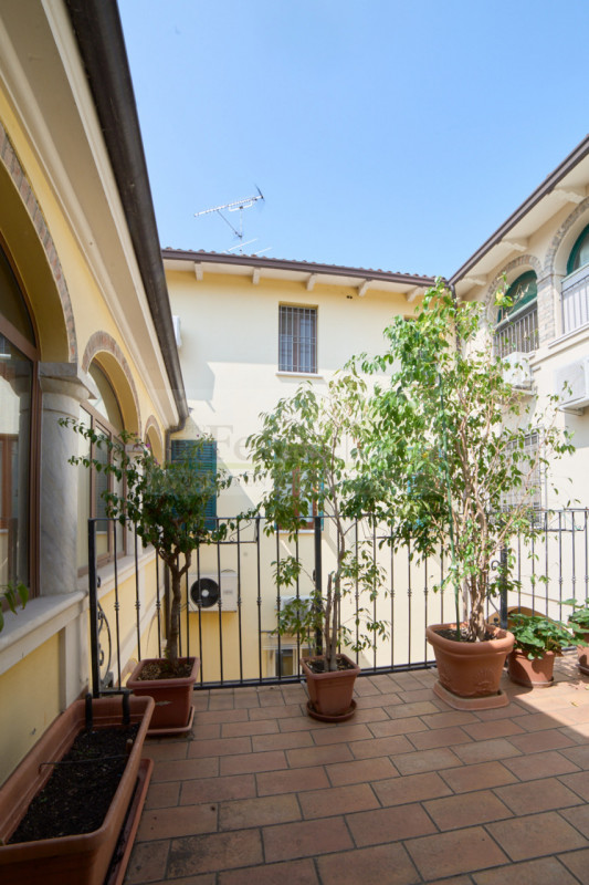 Ampio Appartamento Pentalocale in Vendita a Castel Goffredo - https://images.gestionaleimmobiliare.it/foto/annunci/250611/4535745/800x800/052__Terrazzo_wmk_0.jpg 