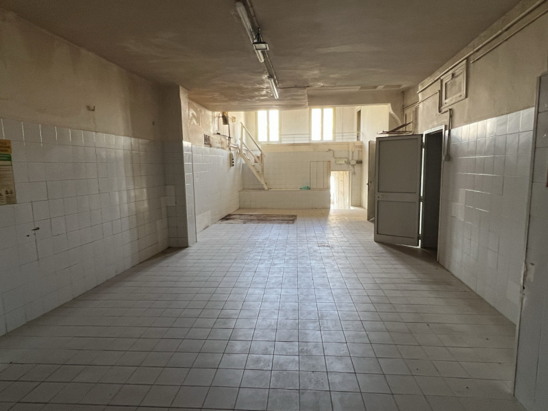 In centro a Monselice, a ridosso di Piazza Mazzini, viene affittato un negozio ad uso artigianale...