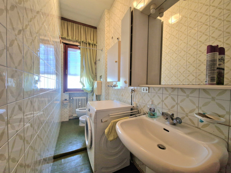 In zona Fiera a pochi passi dalla «Restera» e dal Centro Storico, proponiamo RICERCATO TRICAMERE ...