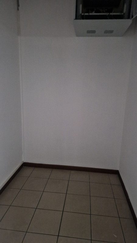 In zona di grande passaggio veicolare, affittasi al piano primo ampio ufficio di 150 mq. costitui...