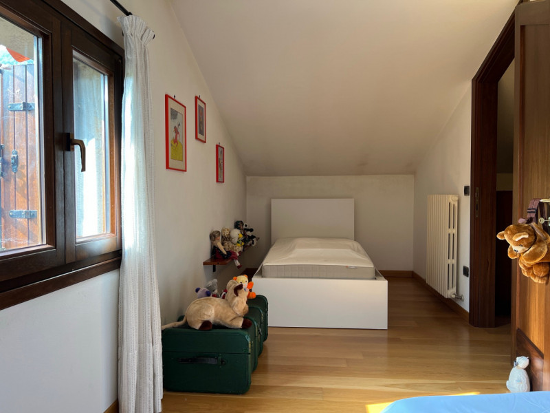 Straordinaria villa in collina situata nel cuore di Arquà Petrarca, rinomato Comune per la sua be...