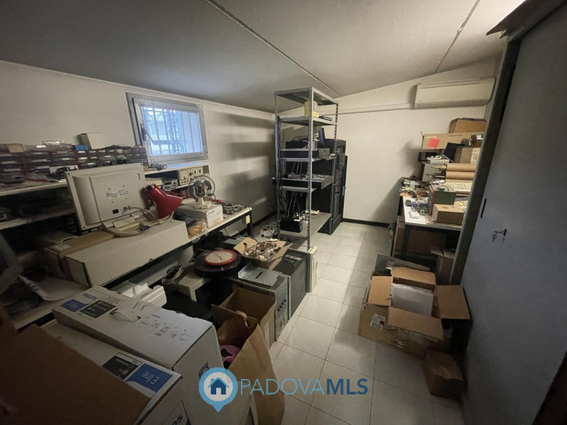 Immobile in esclusiva al Gruppo Padova MLS
Nel cuore pulsante della zona produttiva di Limena, pr...