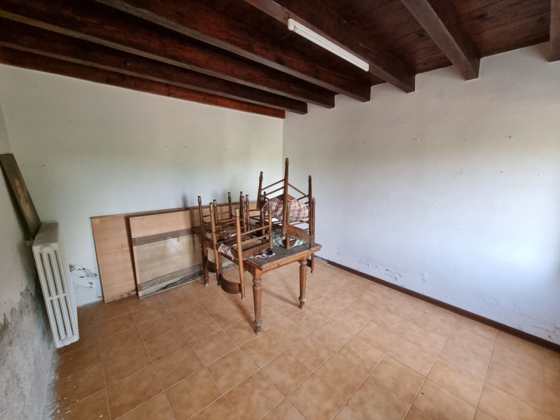 Vo' (PD), frazione di Vo' Vecchio lungo Via Nina sull'unica collinetta che si alza dai terreni ag...