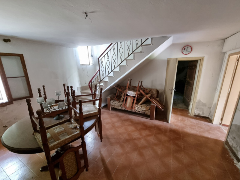 Vo' (PD), frazione di Vo' Vecchio lungo Via Nina sull'unica collinetta che si alza dai terreni ag...