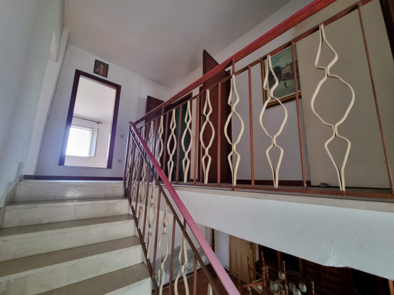 Vo' (PD), frazione di Vo' Vecchio lungo Via Nina sull'unica collinetta che si alza dai terreni ag...