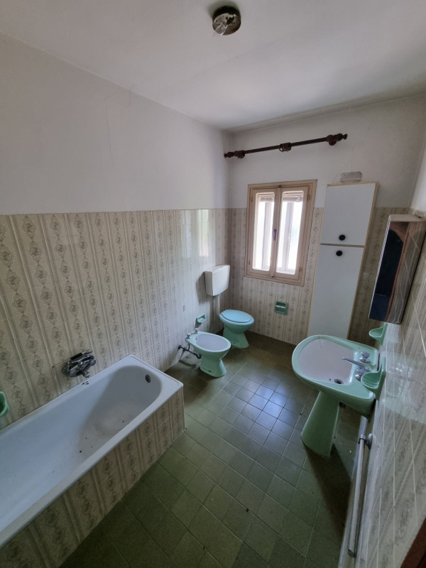 Vo' (PD), frazione di Vo' Vecchio lungo Via Nina sull'unica collinetta che si alza dai terreni ag...