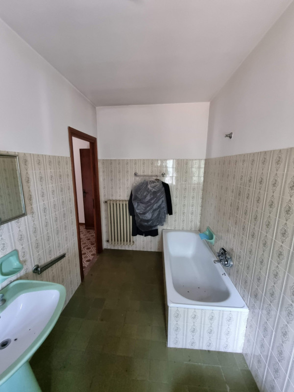 Vo' (PD), frazione di Vo' Vecchio lungo Via Nina sull'unica collinetta che si alza dai terreni ag...