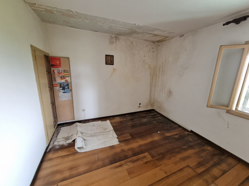 Vo' (PD), frazione di Vo' Vecchio lungo Via Nina sull'unica collinetta che si alza dai terreni ag...