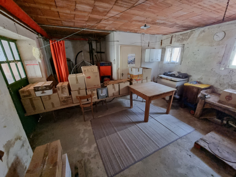 Vo' (PD), frazione di Vo' Vecchio lungo Via Nina sull'unica collinetta che si alza dai terreni ag...