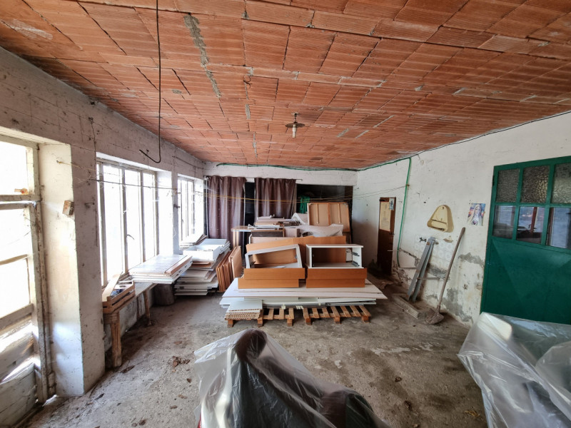 Vo' (PD), frazione di Vo' Vecchio lungo Via Nina sull'unica collinetta che si alza dai terreni ag...