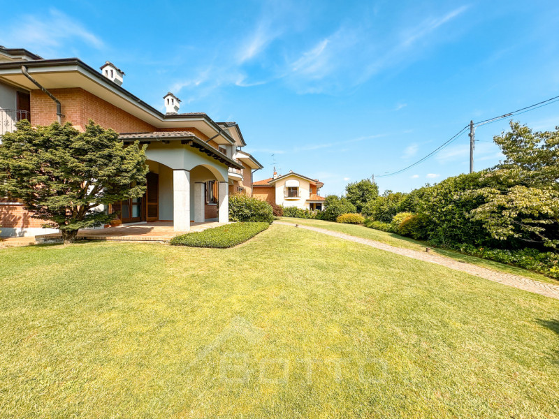 Villa for sale in Gattinara, with garden