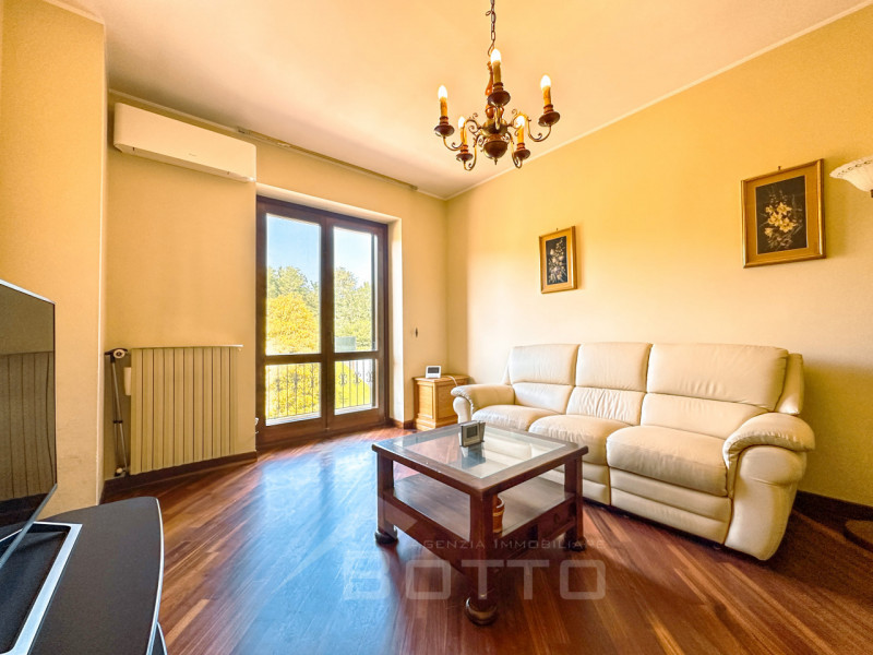 Villa for sale in Gattinara, with garden