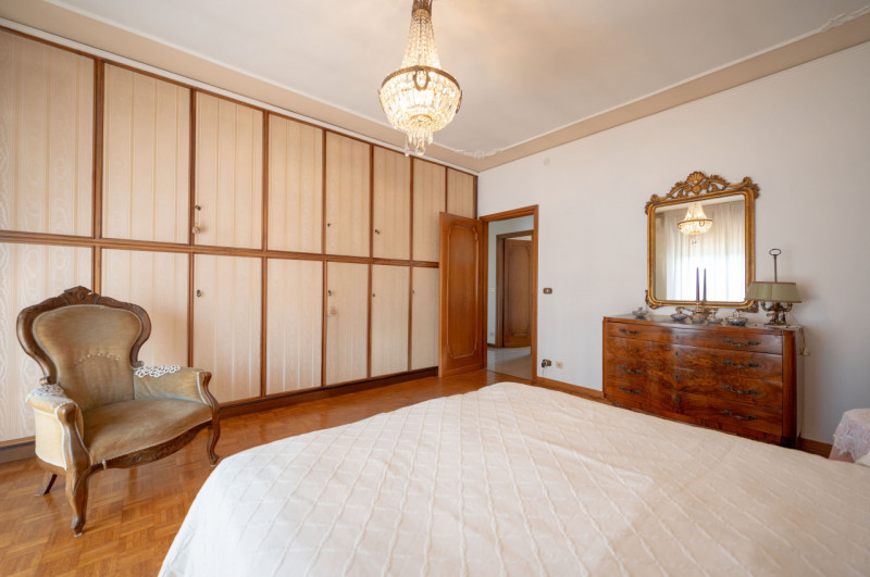 Nel cuore dell’elegante quartiere di Santa Maria Maggiore, all’interno del centro storico, un att...