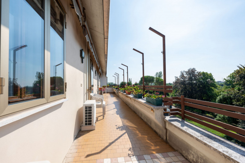 Nel cuore dell’elegante quartiere di Santa Maria Maggiore, all’interno del centro storico, un att...