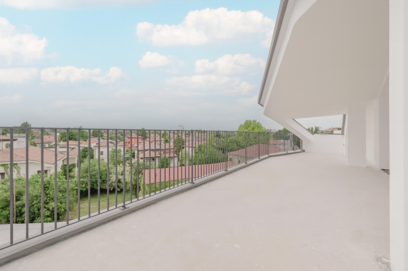 In un prestigioso complesso residenziale di nuova costruzione, attico straordinario, libero su qu...