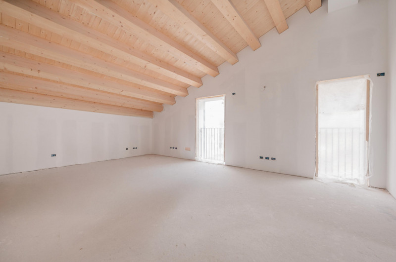 In un prestigioso complesso residenziale di nuova costruzione, attico straordinario, libero su qu...