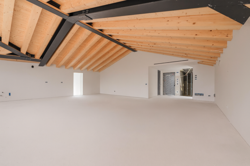 In un prestigioso complesso residenziale di nuova costruzione, attico straordinario, libero su qu...