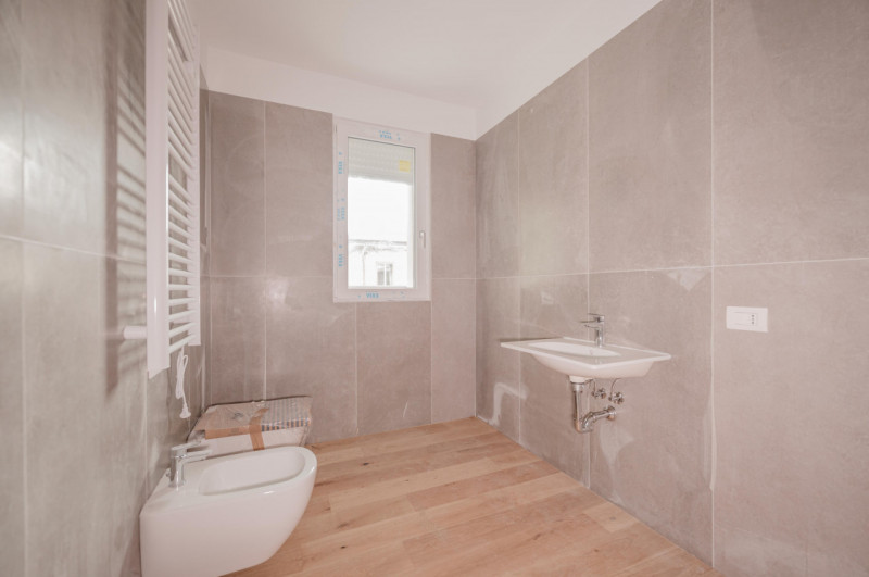 All'interno del prestigioso contesto del "Residence San Tomaso", situato nella location più comod...