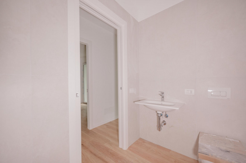 All'interno del prestigioso contesto del "Residence San Tomaso", situato nella location più comod...