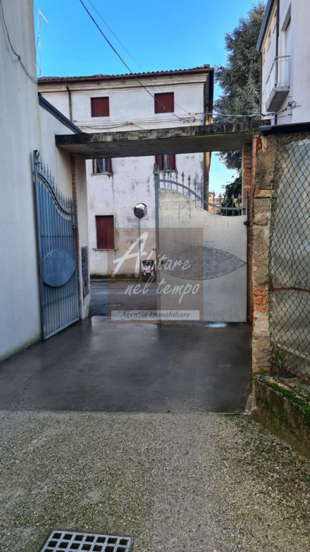 CITTADELLA (PD) - VIA BORGO PADOVA 23

In nostra esclusiva proponiamo in vendita un Palazzo compo...